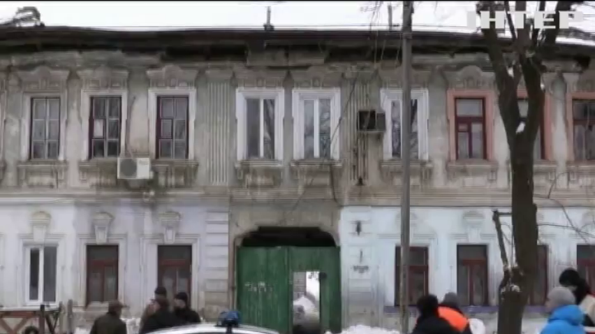 На Миколаївщині під вагою снігу обвалився дах будинку