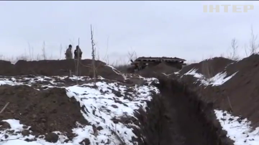 В Марьинке во время обстрела ранены трое военных