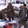 На Донбассе волонтеры привезли бойцам костюмы снайперов