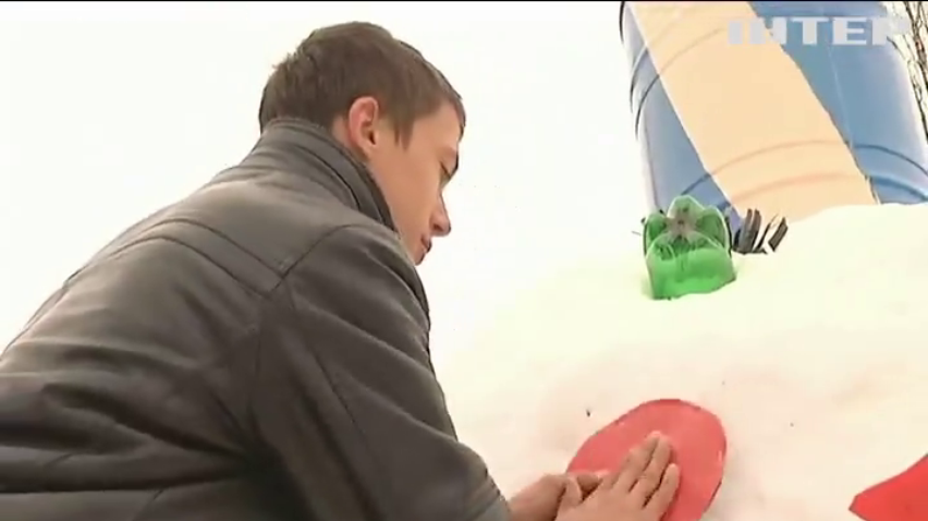 У Кіровограді студенти зліпили гігантську снігову бабу