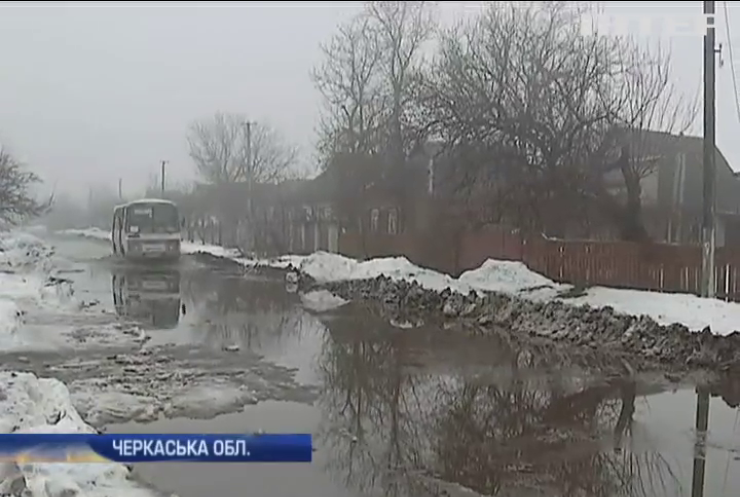 На Черкащині село затоплює снігом (відео)