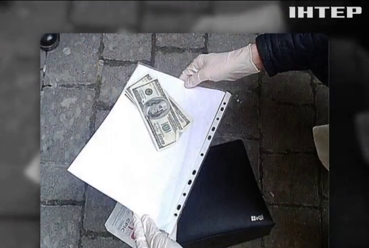 Адвокат зі Львова вимагав у дружини підзахисного гроші