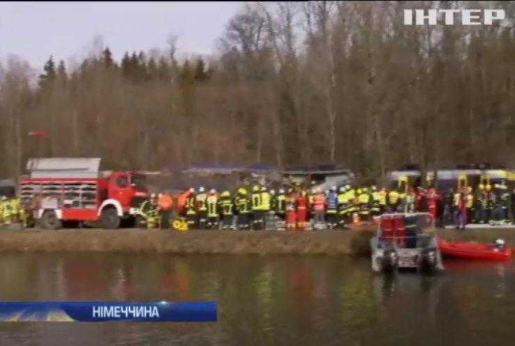 У Німеччині поранених пасажирів потягу вивозять вертолітами