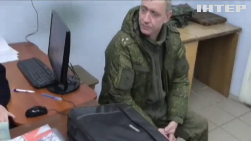 СБУ затримала офіцерів Росії з прапором так званої ДНР