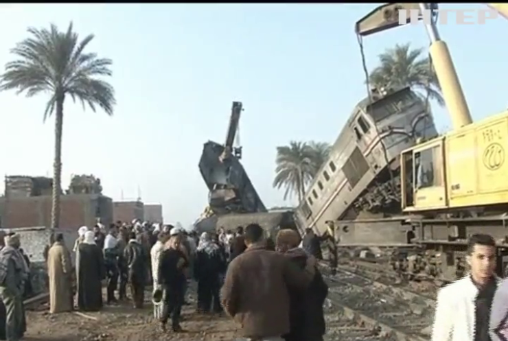 В Єгипті потяг врізався в бетонну загорожу