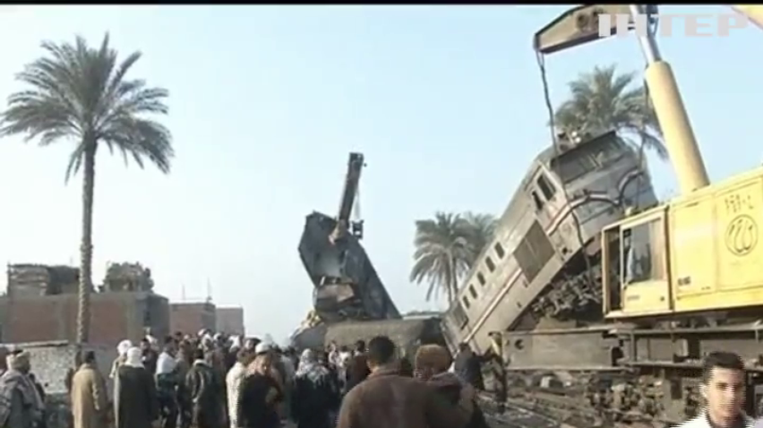 В Єгипті потяг врізався в бетонну загорожу