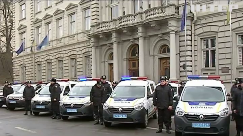 У Львові двох поліцейських затримали на хабарі