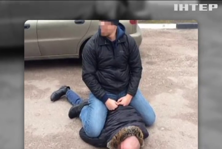 На Київщині поліцейських схопили на хабарі в 10 тис. гривень