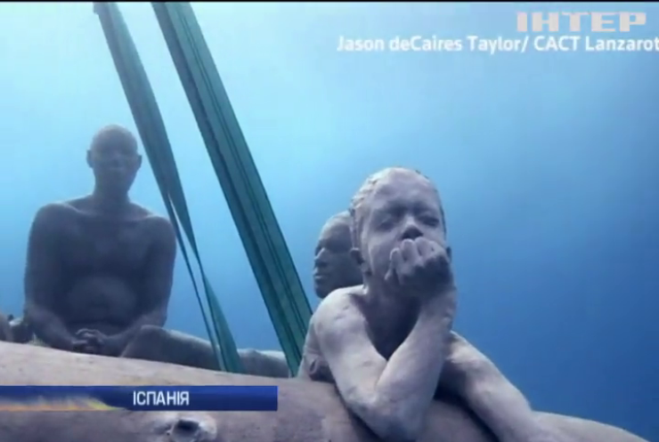 Художник встановив пам’ятник мігрантам на дні моря