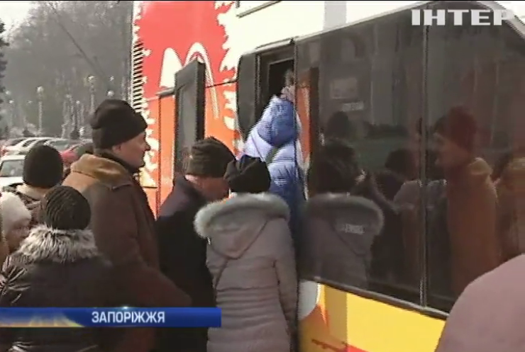 У Запоріжжі захисників пам'ятників СРСР закидали яйцями