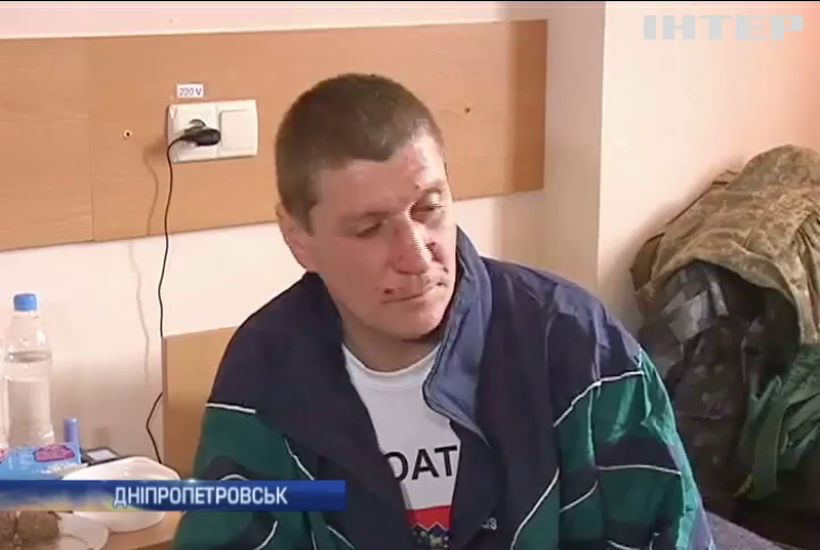 У Дніпропетровську лікарі оперують поранених під Мар’їнкою військових