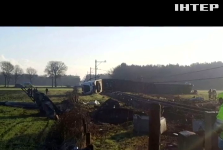 В Нідерландах потяг зіштовхнувся з краном