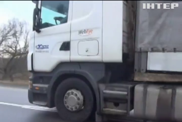 У Білорусі на кордоні зупинилися 450 вантажівок