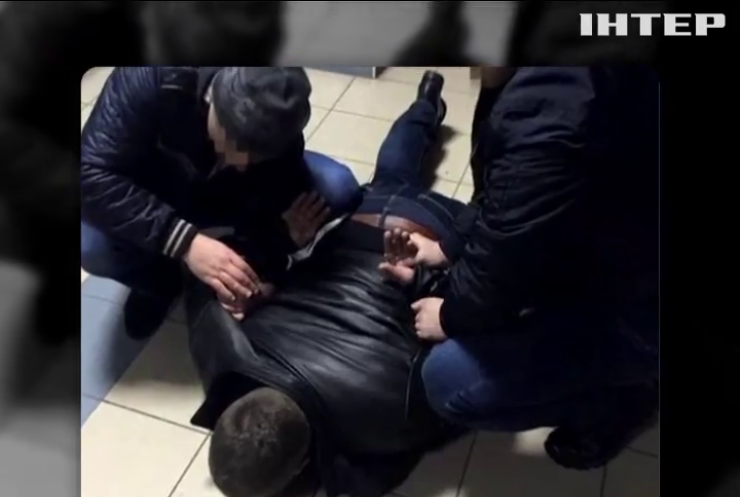 Розпорядника підприємства зловили з 1,2 млн гривень хабара