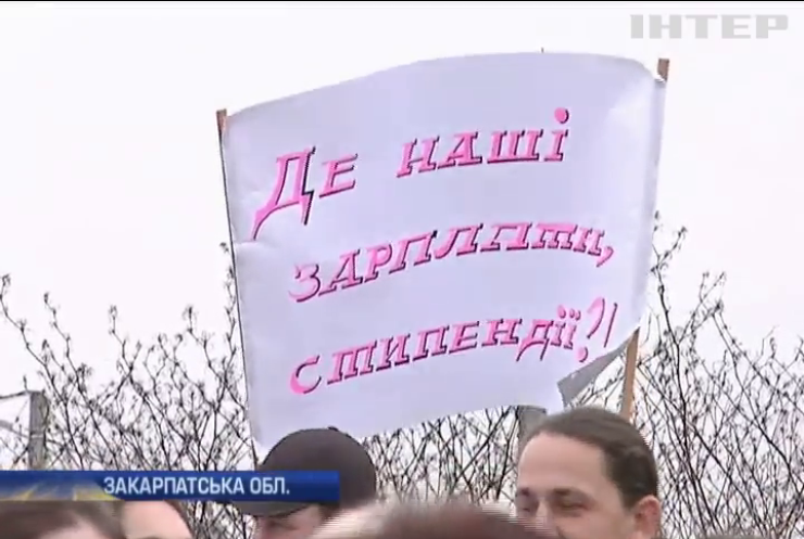 Студенти від голоду перекрили трасу Київ-Чоп