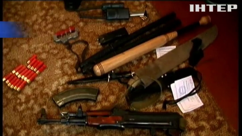 У Полтаві чоловік в квартирі зберігав арсенал зброї