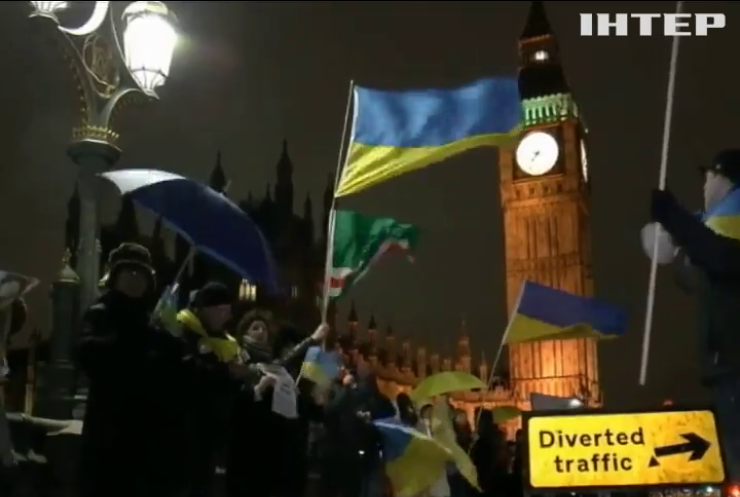 У Лондоні добу тримали живий ланцюг на підтримку Савченко