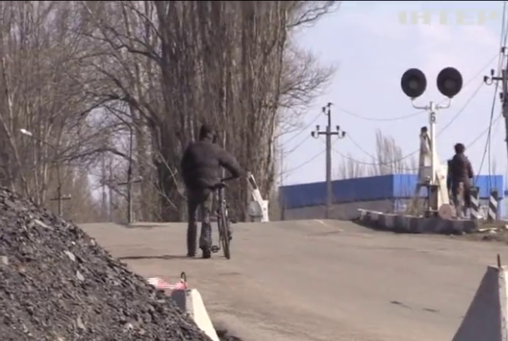 Під Донецьком ворог веде вогонь з мінометів