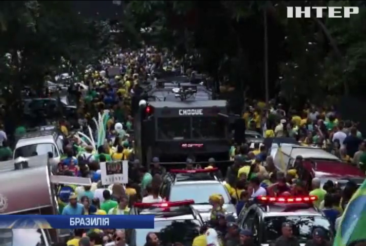У Бразилії вимагають відставки президента