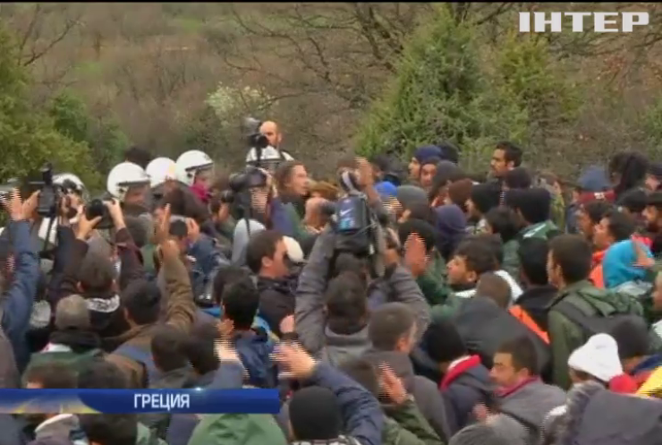 Тысячи мигрантов идут на прорыв границы Македонии