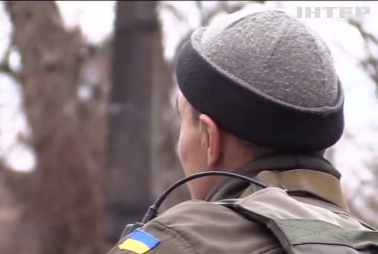 На Луганщині військових обстрілюють ракетами та мінометами