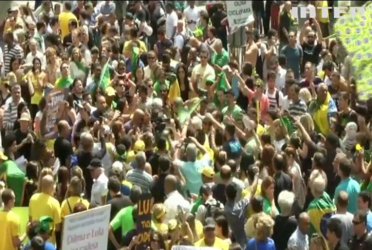 У Бразилії тисячі людей повстали проти влади