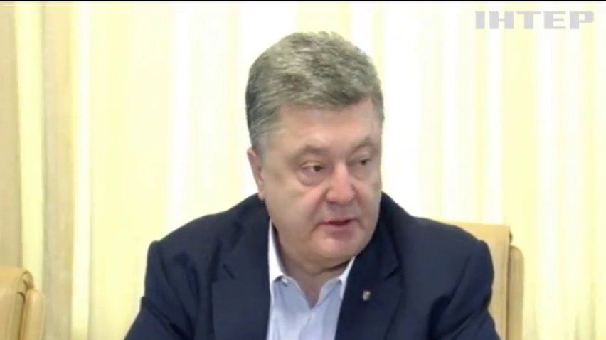 Петр Порошенко почтил память погибших в Турции и России