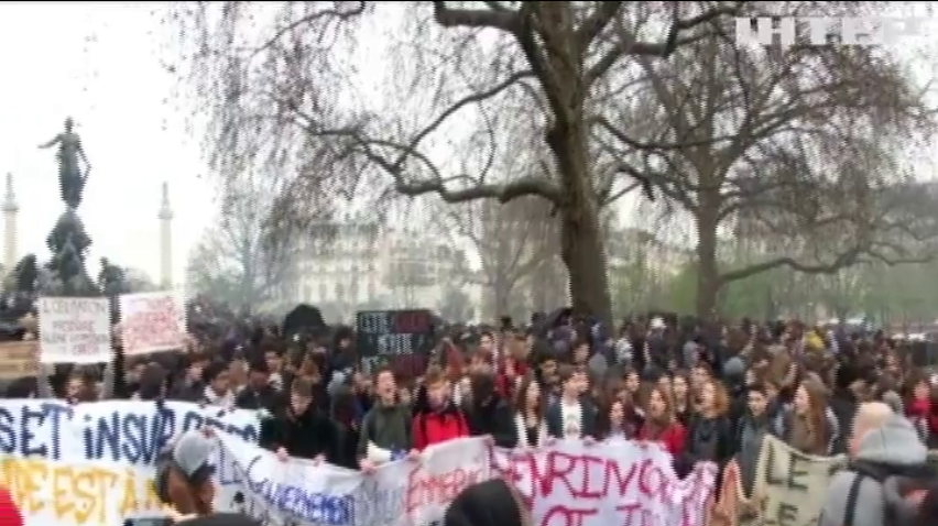 Массовые протесты во Франции разочаровали туристов