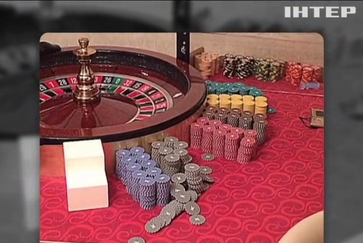 У Києві викрили елітне казино у підвалі будинку