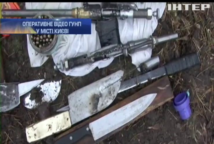 У Києві в гаражі знайшли арсенал зброї