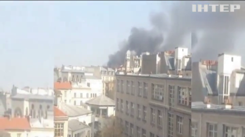 Взрывом в Париже ранило 17 человек