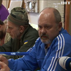 Ветеранів війни у Лаврі навчають розписувати крашанки 