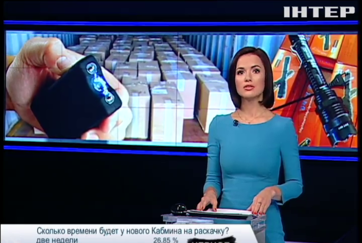 В Одесі викрили контрабанду електрошокерів