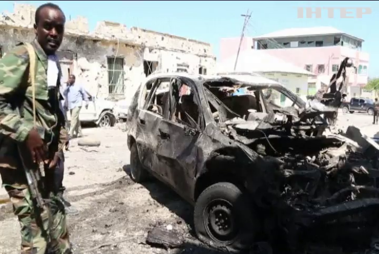 В Сомали террорист-смертник взорвал отель с 8 посетителями