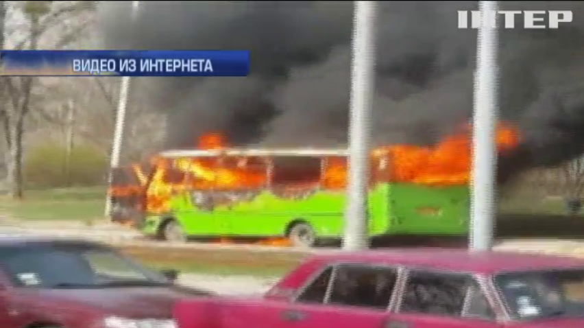 В Харькове загорелась маршрутка с пассажирами
