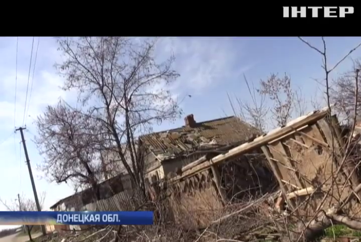 Жители Донбасса вынуждены сами восстанавливать разрушенные дома