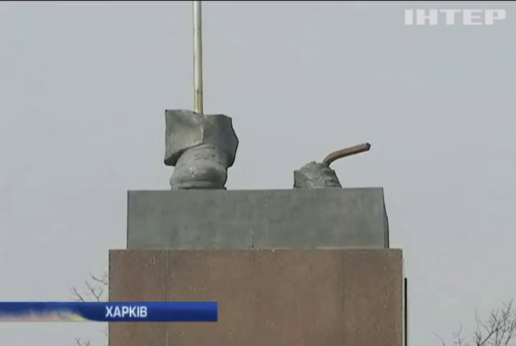 У Харкові демонтують ноги Леніна
