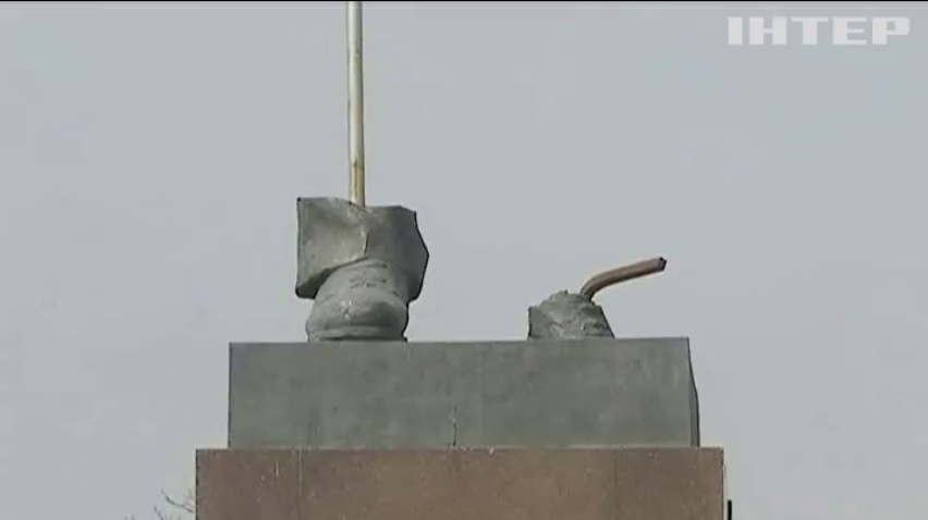 У Харкові демонтують ноги Леніна
