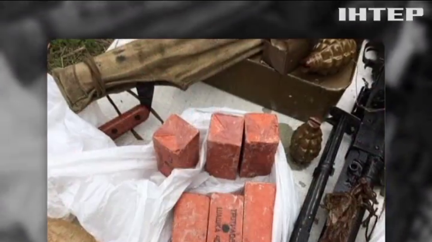 На Донеччині викрили схованку кулеметом та вибухівкою