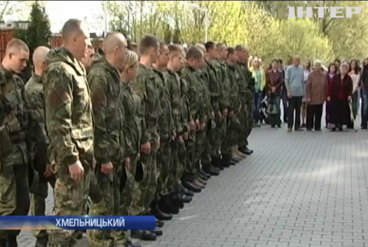 З Хмельницького в зону АТО відправили 30 спецпризначенців