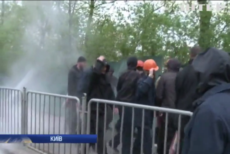 У Києві тітушки влаштували бійку на будмайданчику