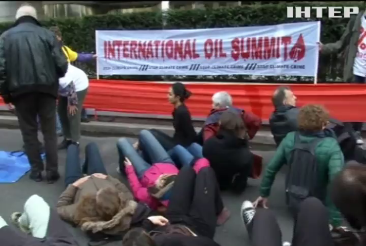 Захисники довкілля у Парижі влаштували протест