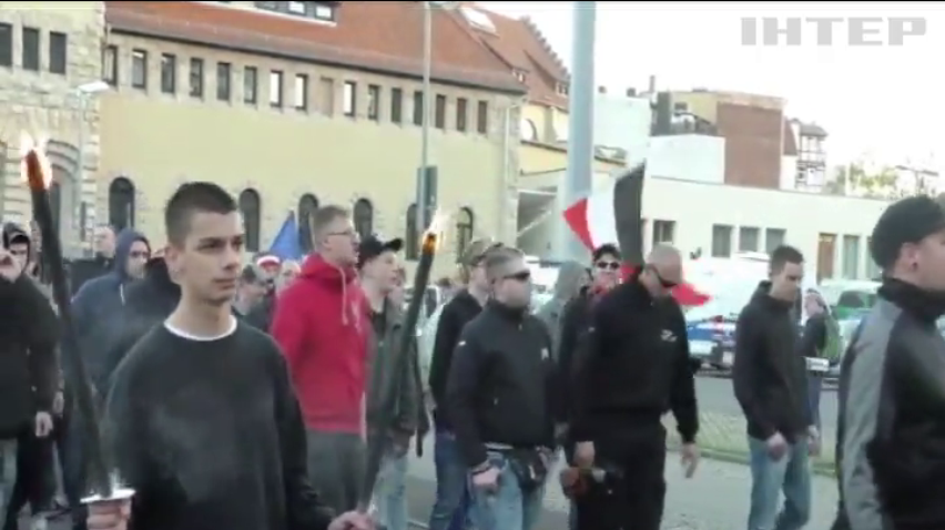 В День рождения Гитлера демонстранты в Германии подрались с полицией 