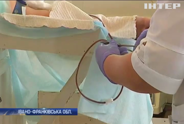 В Івано-Франківську студенти здали 20 літрів крові пораненим бійцям
