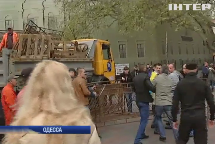 В Одессе битами избивали протестующих 