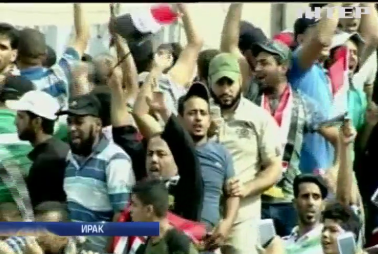 В Ираке толпа протестующих захватила парламент