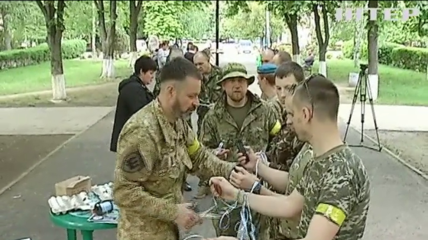 В Кременчуге волонтеры возвращают ветеранов к жизни играми
