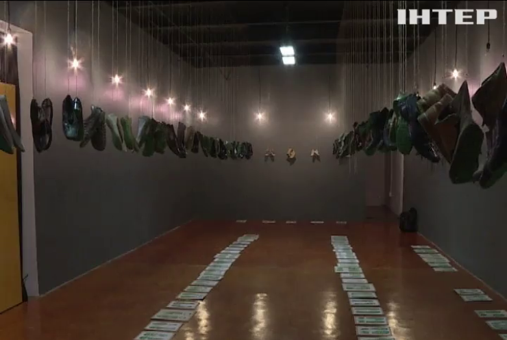 У Мексиці влаштували виставку взуття жертв нарковоєн