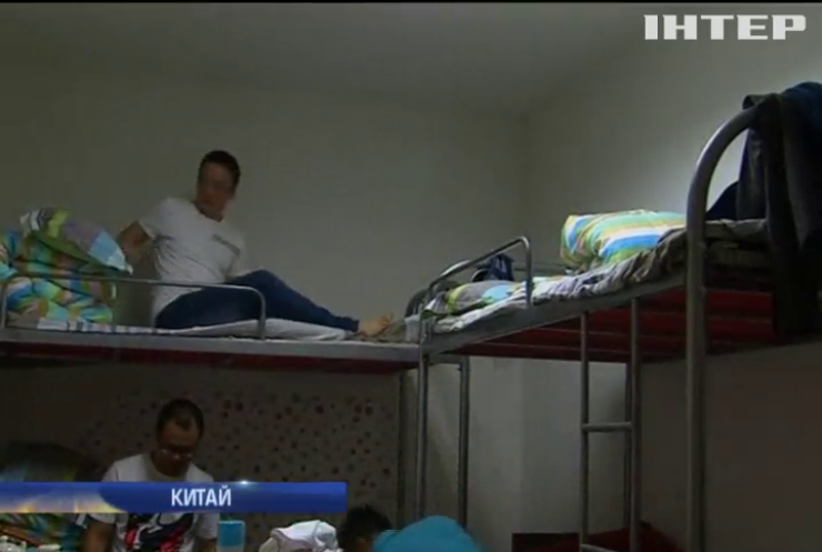 В офісах Китаю встановлюють ліжка для працівників