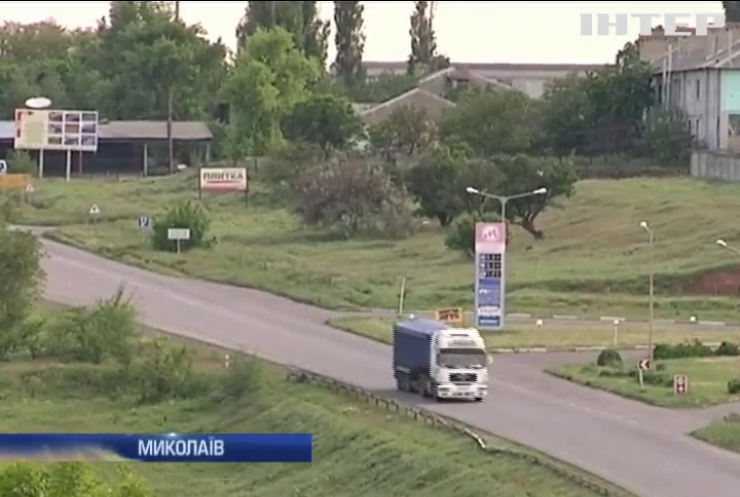 Далекобійники на Миколаївщині не дають встановити дорожні ваги